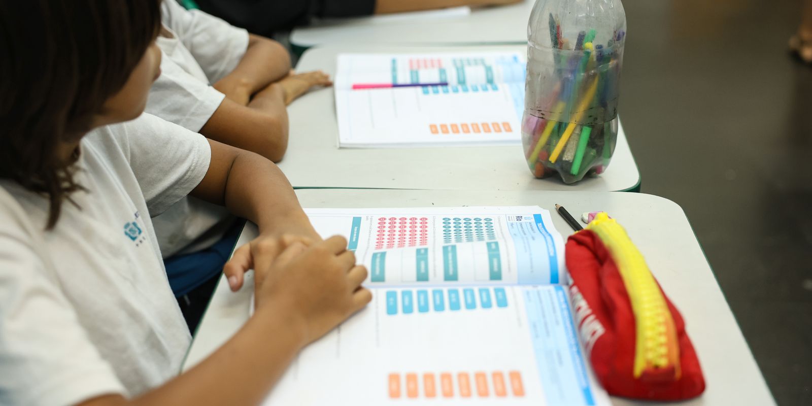 Censo registra queda de 1 milhão de matrículas na educação básica Censo registra queda de 1 milhão de matrículas na educação básica