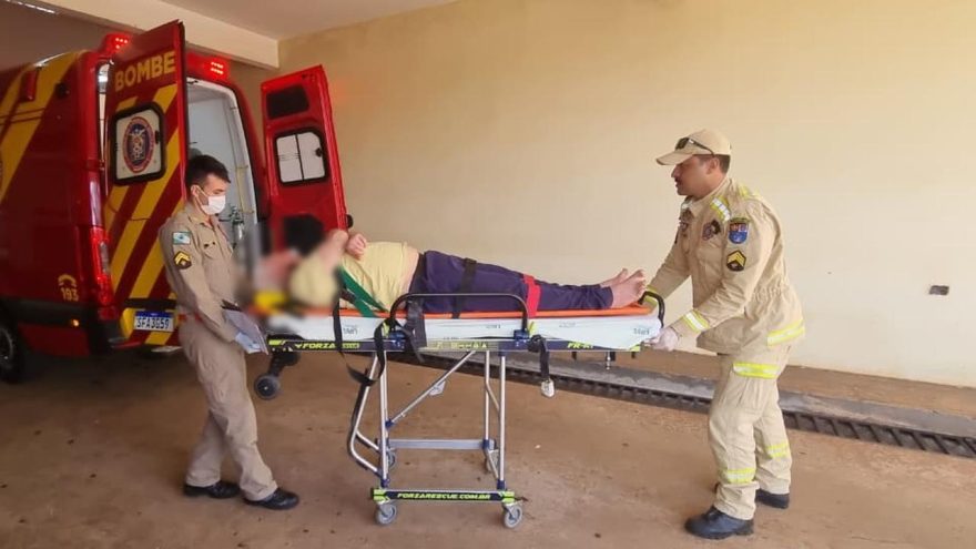 Idoso é socorrido pelo Siate após cair da cama