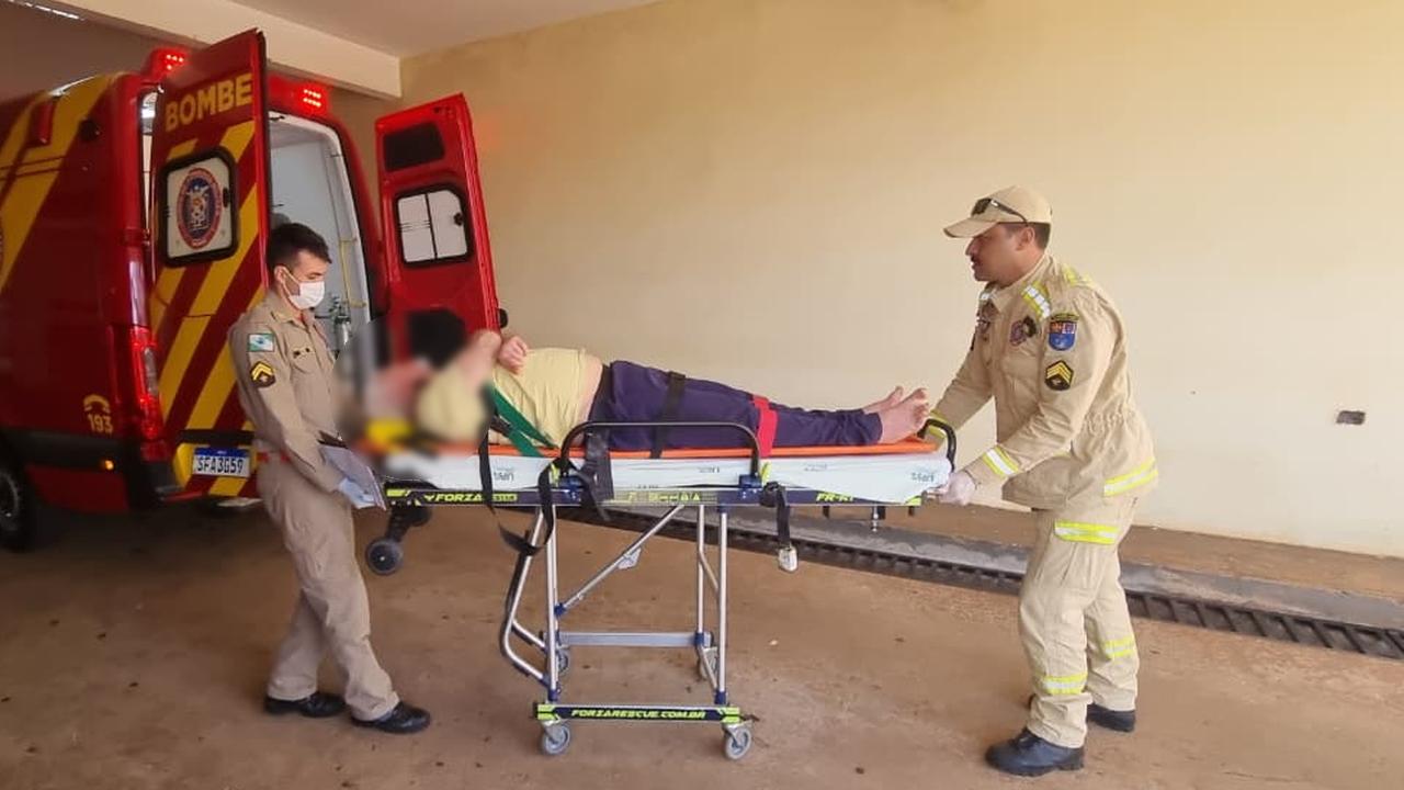 Idoso é socorrido pelo Siate após cair da cama Idoso é socorrido pelo Siate após cair da cama