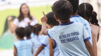 Ensino fundamental atinge 99,5% de frequência; atraso escolar cai