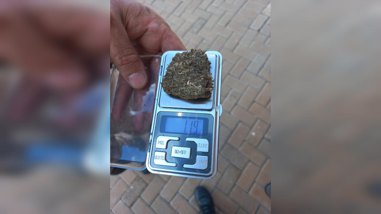 ROCAM apreende porção de maconha no Bairro Universitário ROCAM apreende porção de maconha no Bairro Universitário