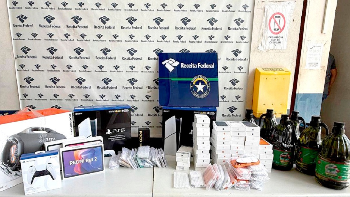 Achou que ia lucrar e se deu mal: contrabandista perde R$ 500 mil em iPhones para a Receita Federal de Cascavel Achou que ia lucrar e se deu mal: contrabandista perde R$ 500 mil em iPhones para a Receita Federal de Cascavel