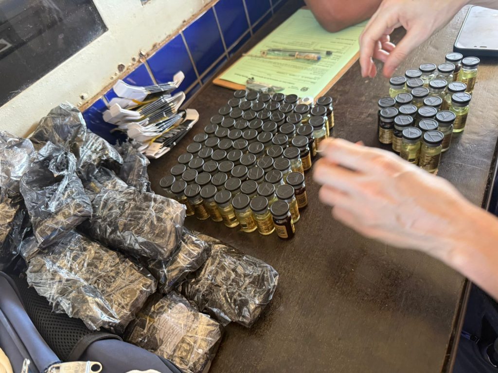 Receita Federal apreende 500 frascos de anabolizantes em Foz do Iguaçu; suspeito foi preso em flagrante