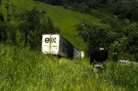 Caminhão pega fogo e motorista morre na BR-376 Caminhão pega fogo e motorista morre na BR-376