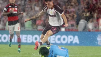 Flamengo luta, mas sucumbe diante do Lanús e perde título da Recopa Flamengo luta, mas sucumbe diante do Lanús e perde título da Recopa