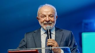 Espontânea: Lula lidera com 26%, Flávio Bolsonaro tem 14,8% diz Paraná Pesquisa