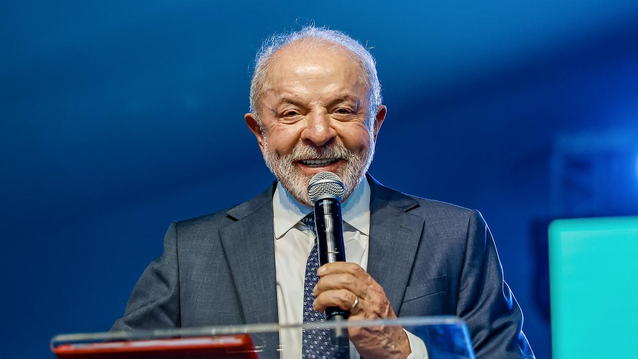 Espontânea: Lula lidera com 26%, Flávio Bolsonaro tem 14,8% diz Paraná Pesquisa