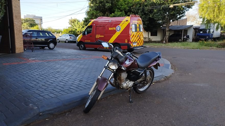 Motociclista sofre queda na Rua Clodoaldo Ursulano, em Cascavel