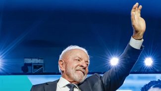 Estimulada: Lula tem 39,6% e Flávio Bolsonaro 35,3%, diz Paraná Pesquisa