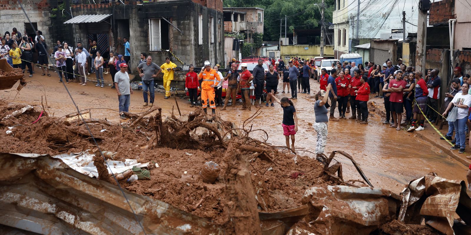 Uma em cada quatro pessoas vive em áreas de risco em Juiz de Fora Uma em cada quatro pessoas vive em áreas de risco em Juiz de Fora