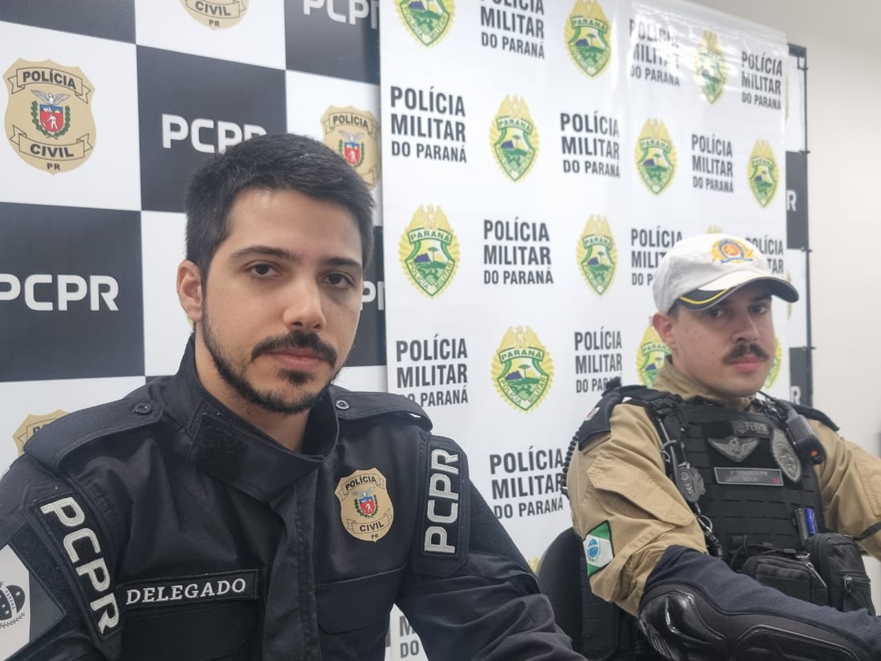 Motociclistas que fazem "grau" e afrontam a polícia tem motos apreendidas e perdem a CNH Motociclistas que fazem "grau" e afrontam a polícia tem motos apreendidas e perdem a CNH