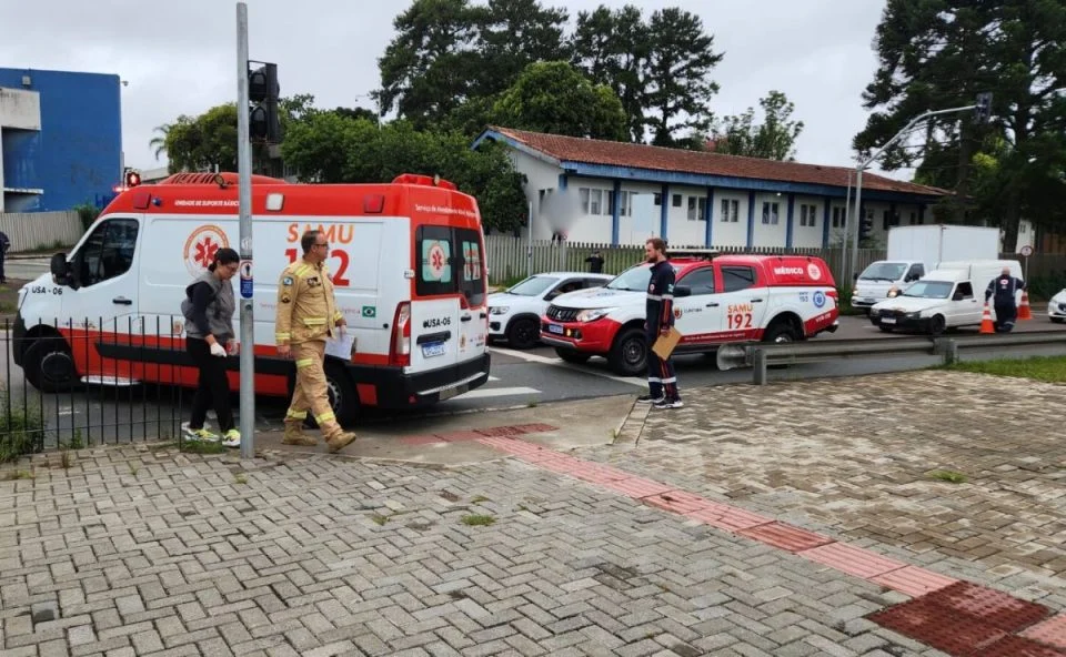 Pedestre se agacha para pegar rosário que caiu, é atropelado por moto e piloto morre no acidente Pedestre se agacha para pegar rosário que caiu, é atropelado por moto e piloto morre no acidente