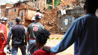 Voluntários cruzam estados para ajudar vítimas das chuvas em MG
