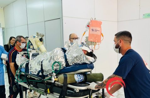 Em estado gravíssimo, vítima de explosão em apartamento é levada ao Hospital Universitário Evangélico Em estado gravíssimo, vítima de explosão em apartamento é levada ao Hospital Universitário Evangélico