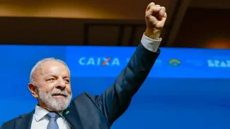 Lula critica Zema por não usar R$ 3,5 bi em obras de prevenção à chuva