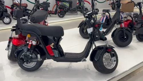 Vai e vem: prazo para regularizar moto elétrica é reaberto e regra muda para veículos de até 50 km/h