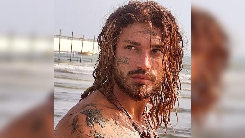 ‘Brad Pitt do Irã’ morre após ser baleado no olho em protestos ‘Brad Pitt do Irã’ morre após ser baleado no olho em protestos