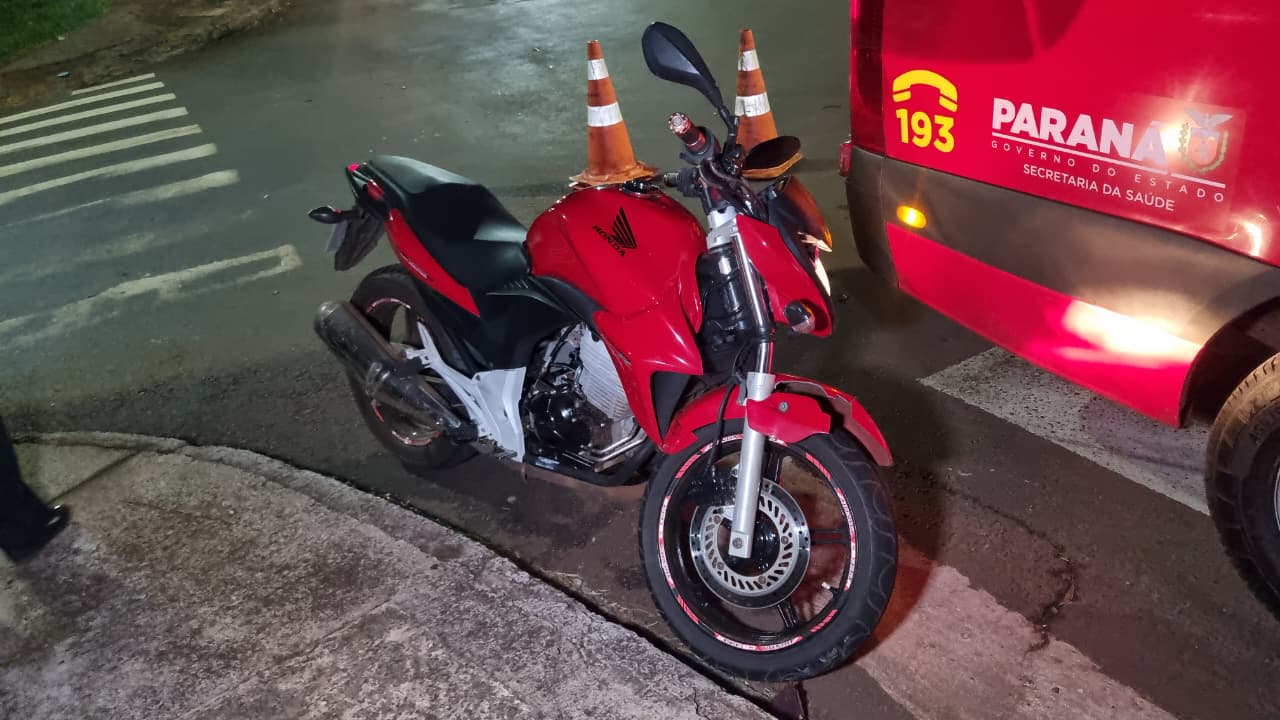 Motociclista sofre fratura na perna após colidir contra caminhonete na Av. das Pombas em Cascavel Motociclista sofre fratura na perna após colidir contra caminhonete na Av. das Pombas em Cascavel
