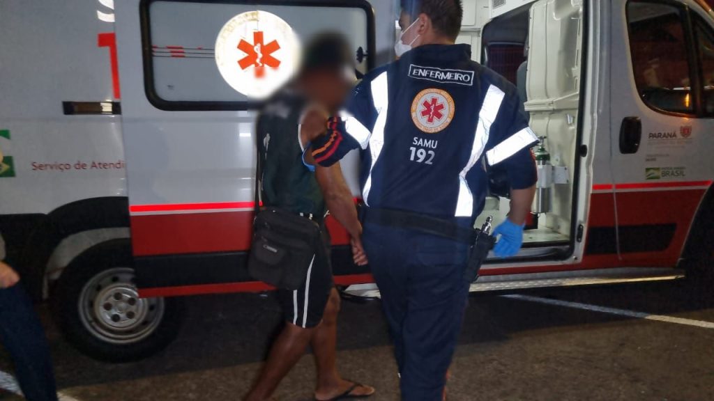 Homem sofre mal súbito e fica ferido ao cair em frente à paróquia no Bairro Maria Luiza