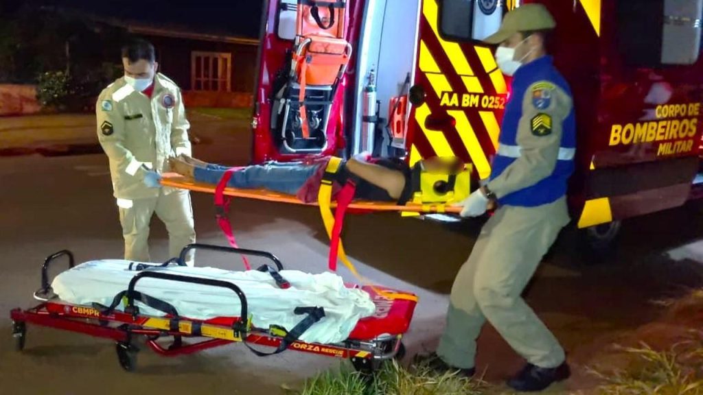 Moradores do bairro Cascavel Velho acionam o SIATE após encontrarem mulher caída em via pública