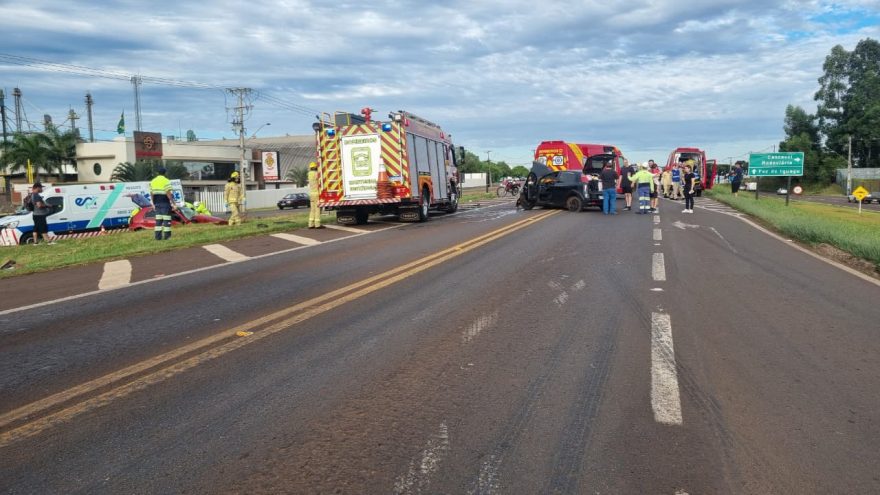 Urgente: Forte colisão entre carros interdita BR-277, em Cascavel