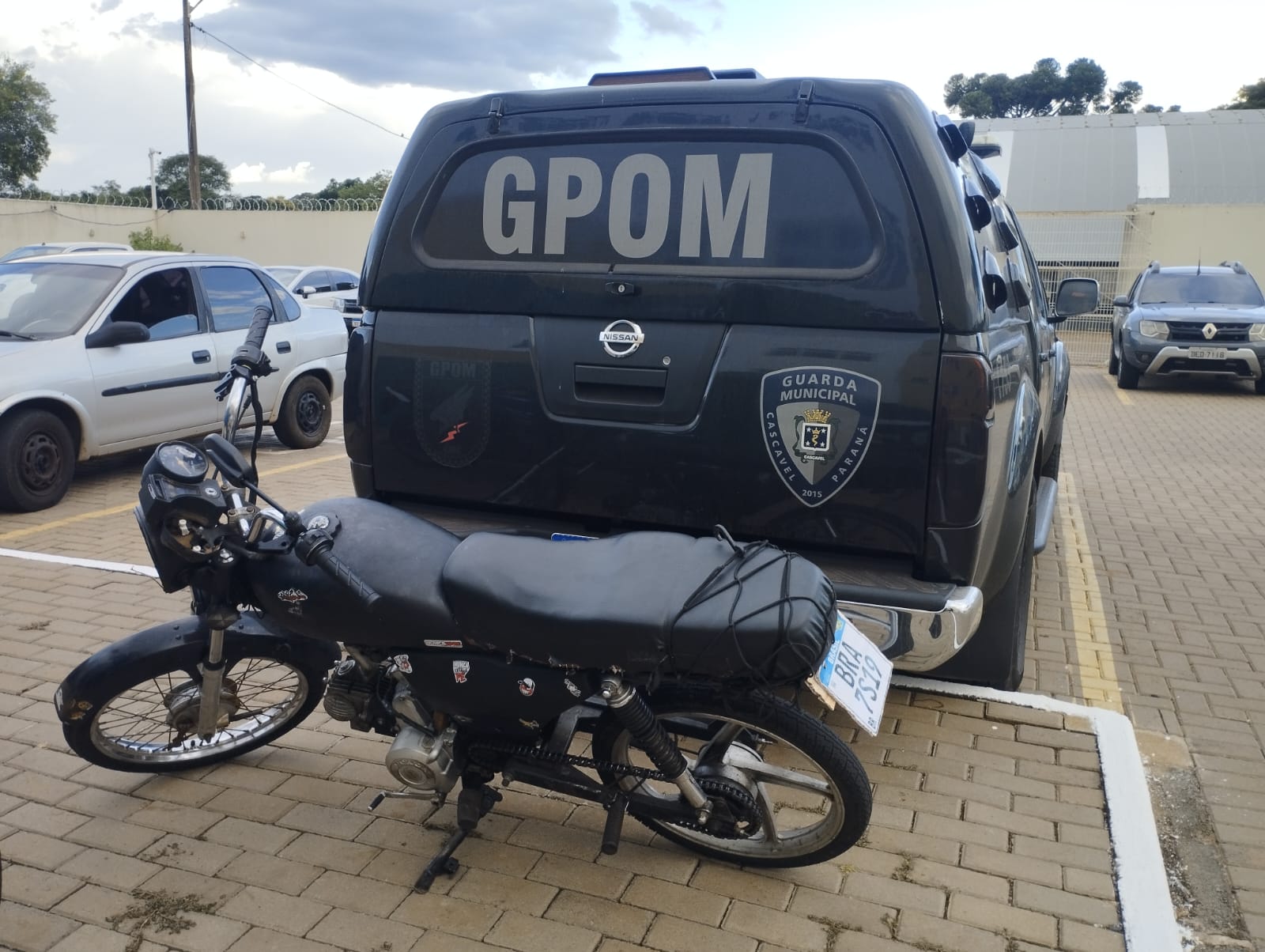 Adolescente é flagrado conduzindo moto com placa falsa no Veneza