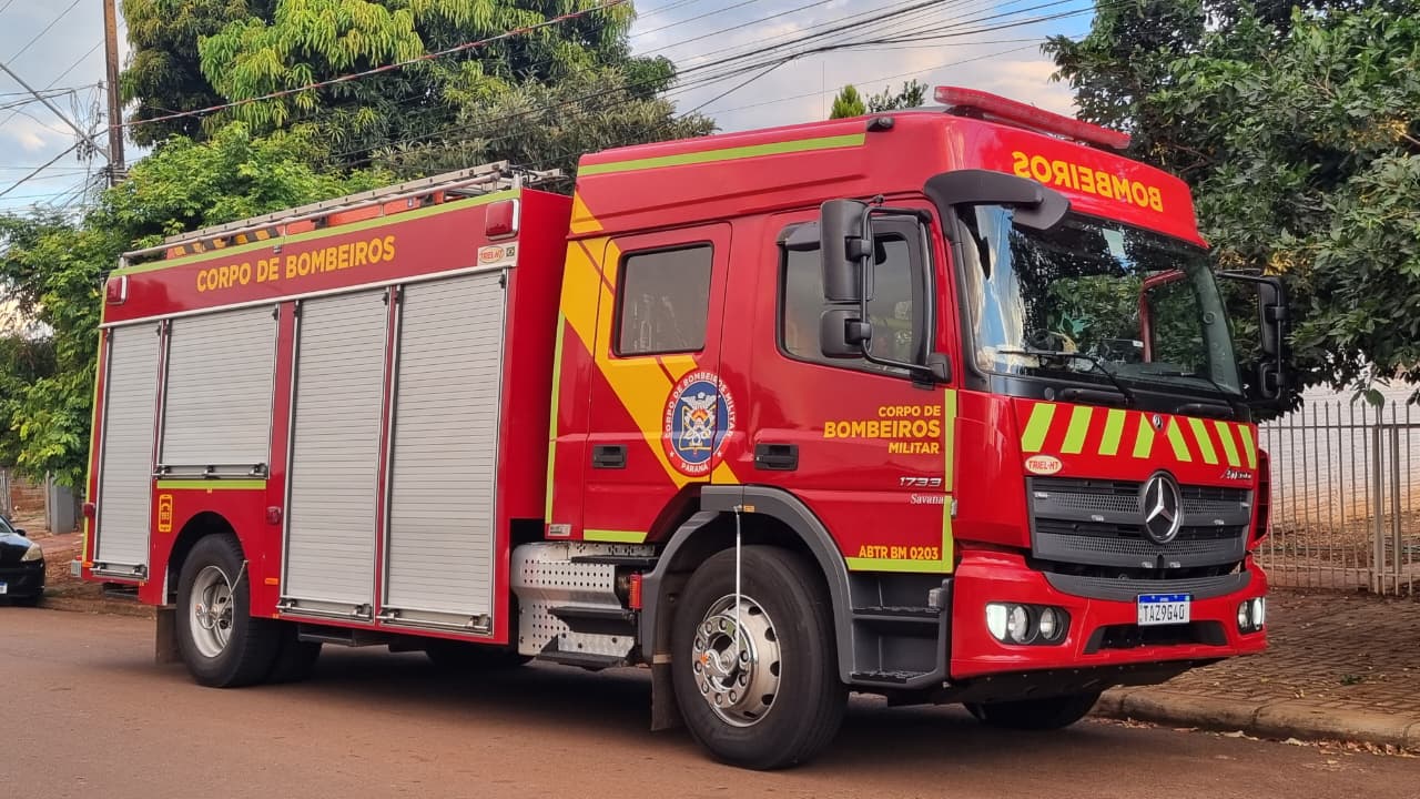 Descarte de bituca de cigarro termina em incêndio no Claudete Descarte de bituca de cigarro termina em incêndio no Claudete