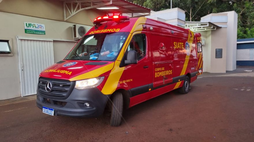Motociclista bate contra moto estacionada na Avenida das Pombas