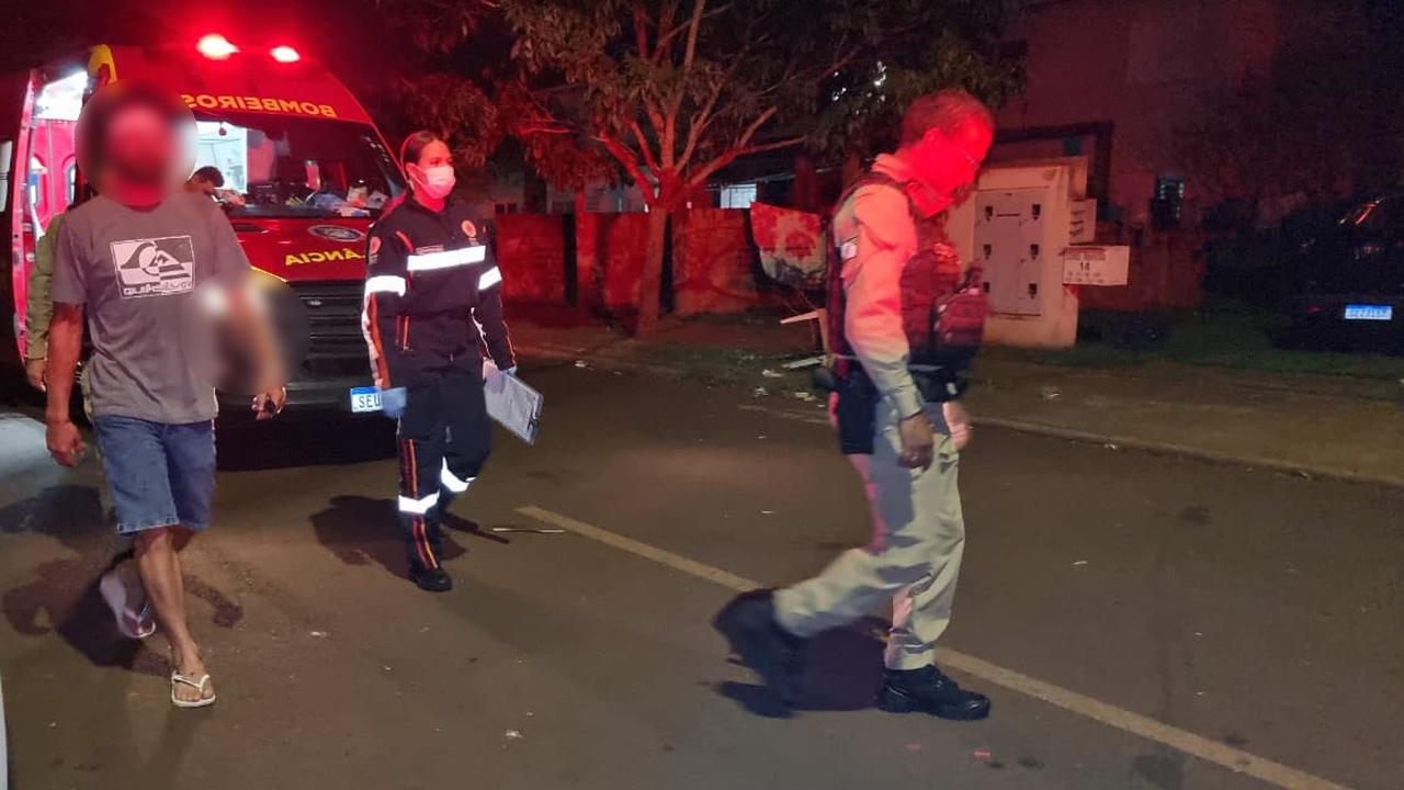 Briga de casal, panelada na cabeça e salto pela sacada: entenda confusão na Rua Pontal do Paraná Briga de casal, panelada na cabeça e salto pela sacada: entenda confusão na Rua Pontal do Paraná