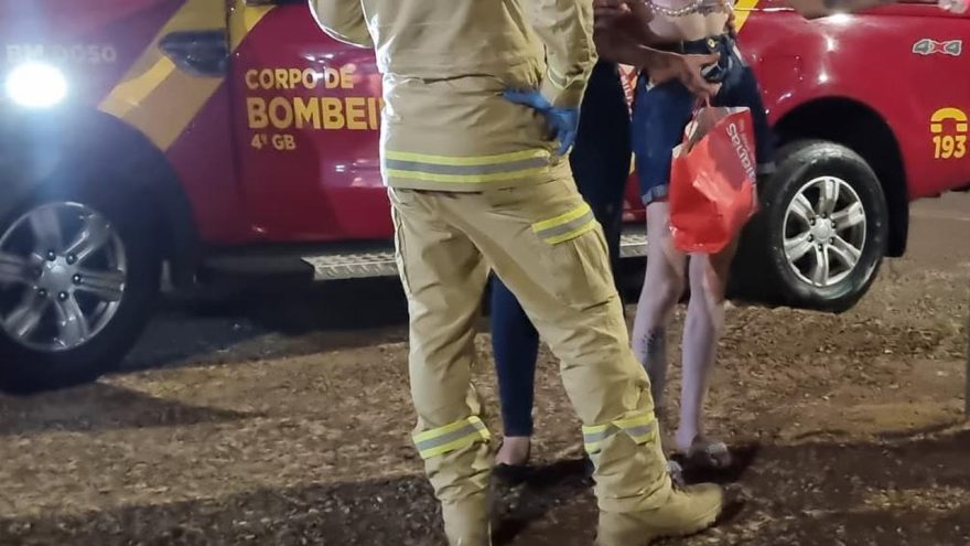 Mulher é atendida pelo Siate na Rua do Cowboy