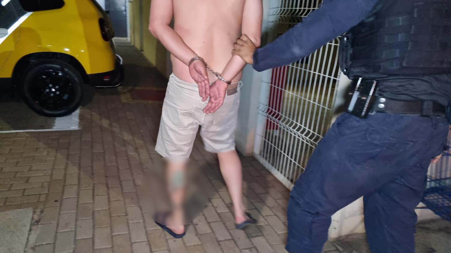 Marido é preso após empurrar esposa grávida no Brasmadeira Marido é preso após empurrar esposa grávida no Brasmadeira
