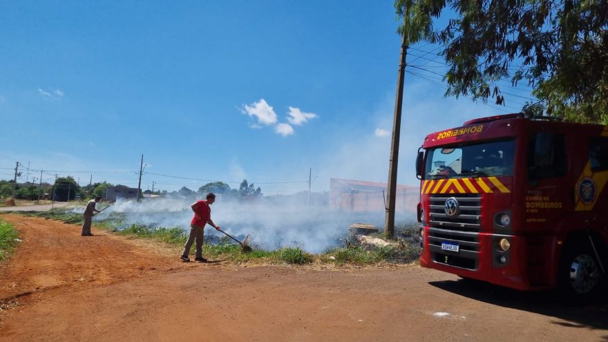 Incêndio em matagal se alastra para perto de casas e gera transtornos no Brasília