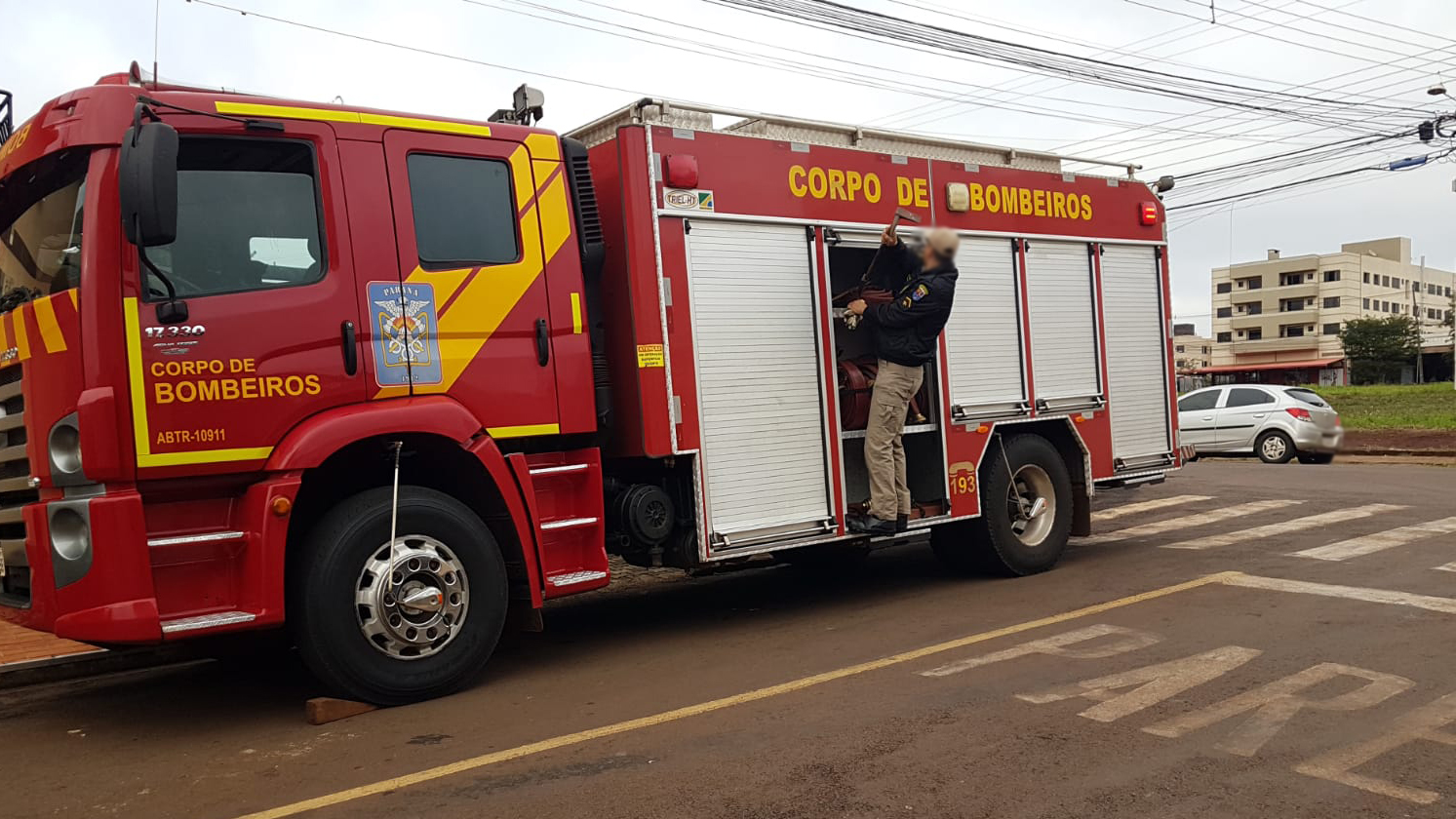 Bombeiros são acionados para verificar suposto vazamento de gás em edifício na Avenida da FAG