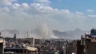 Guerra no Oriente Médio tem mais bombardeios e mortes neste domingo