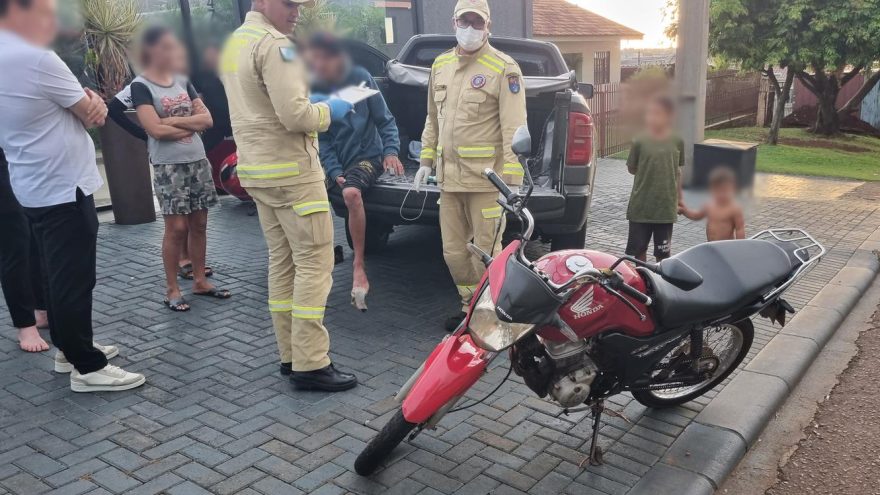 Adolescente fica ferido em acidente entre moto e carro no bairro Canadá