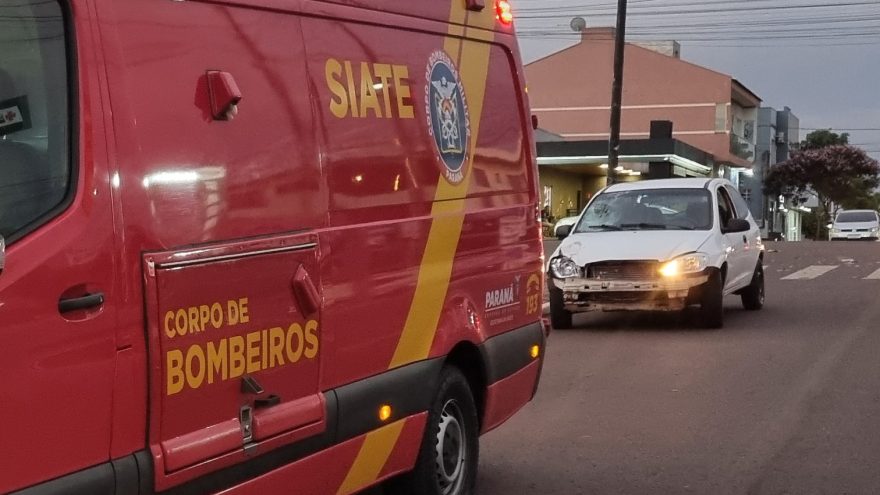 Acidente entre carro e moto deixa motociclista ferido no Jardim Clarito, em Cascavel