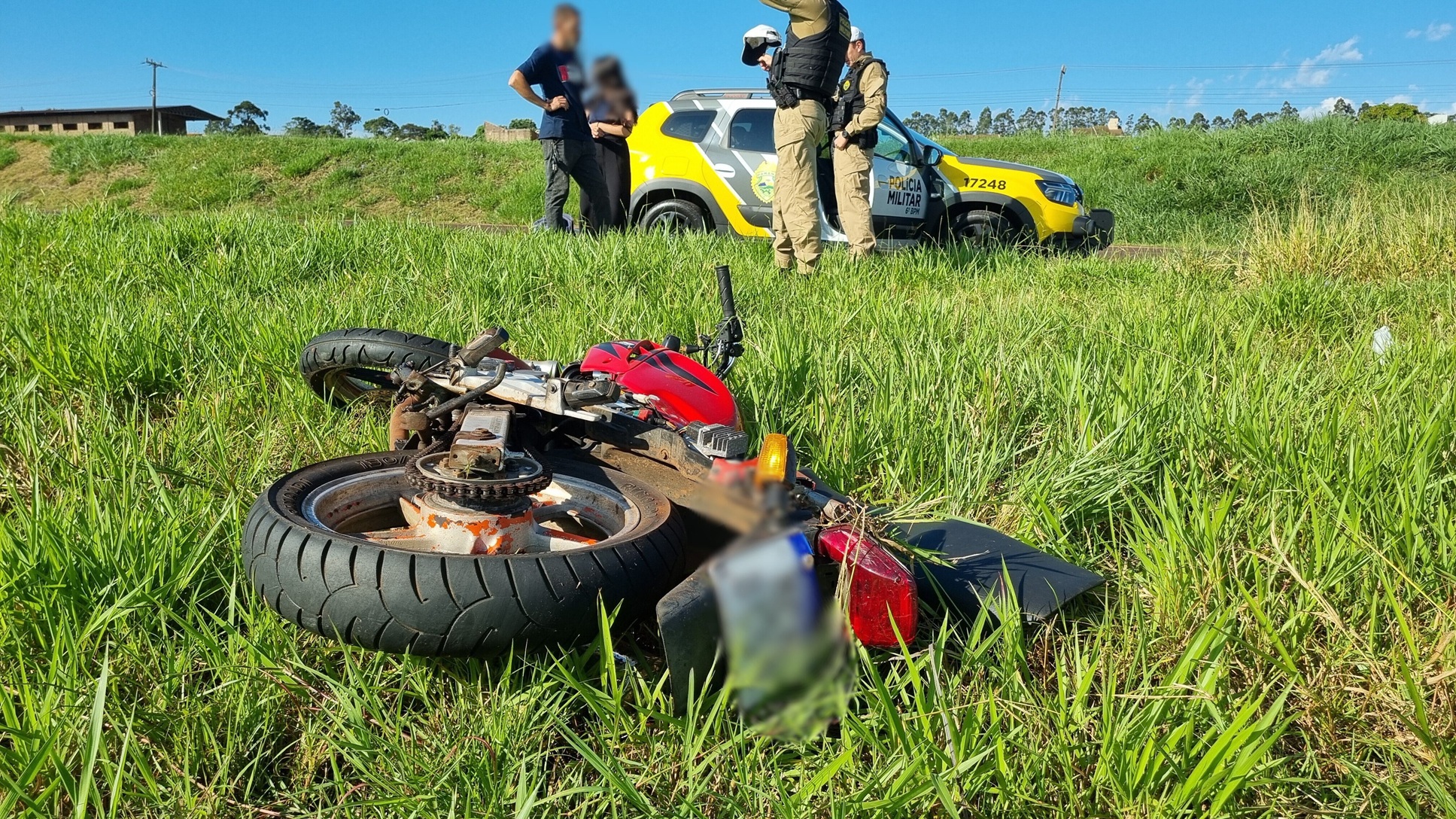 Motociclista fica ferido após colisão com Tera às margens da PRc-467 Motociclista fica ferido após colisão com Tera às margens da PRc-467