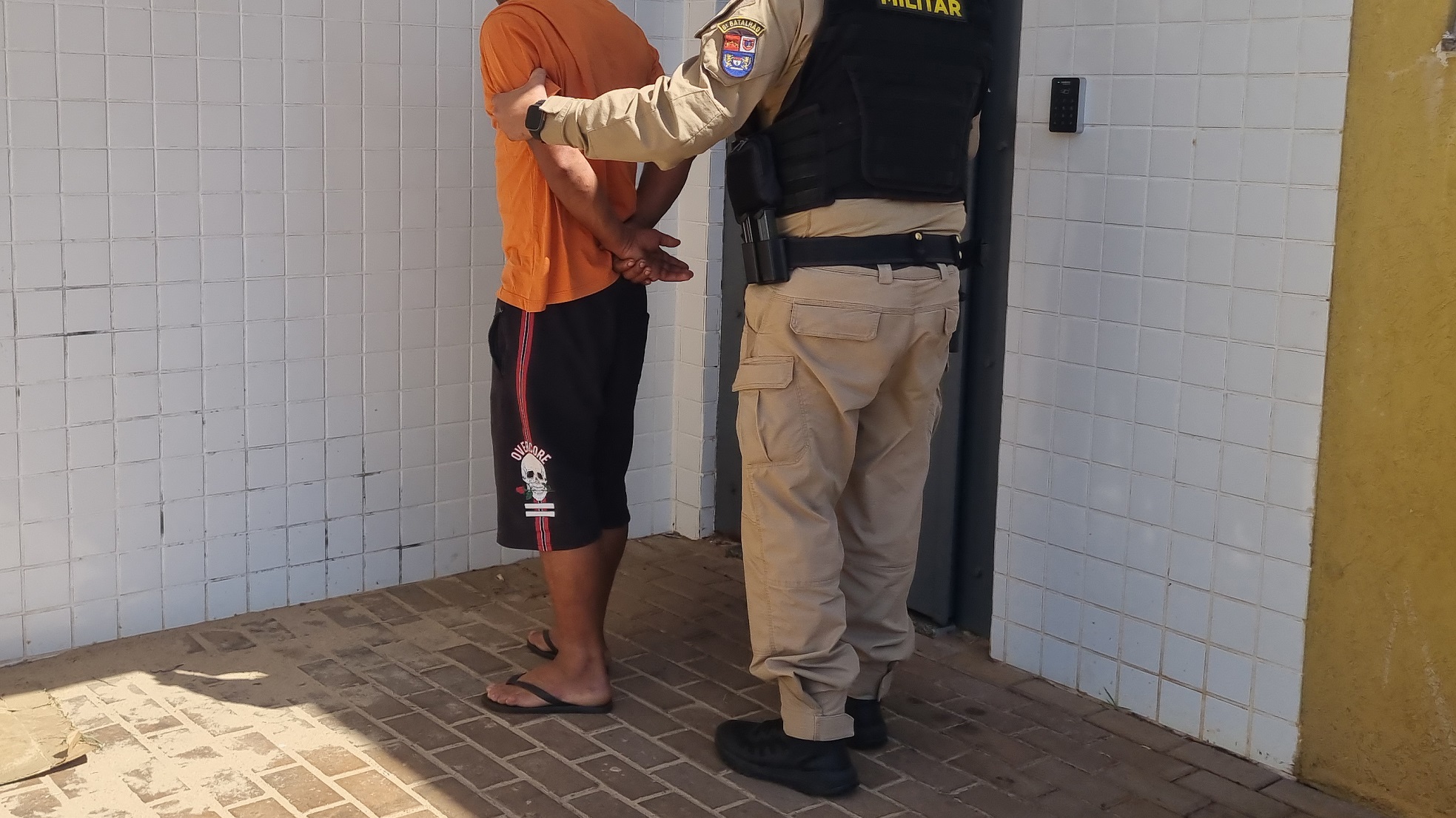 Homem com mandado por receptação e adulteração é preso no Bairro Interlagos Homem com mandado por receptação e adulteração é preso no Bairro Interlagos