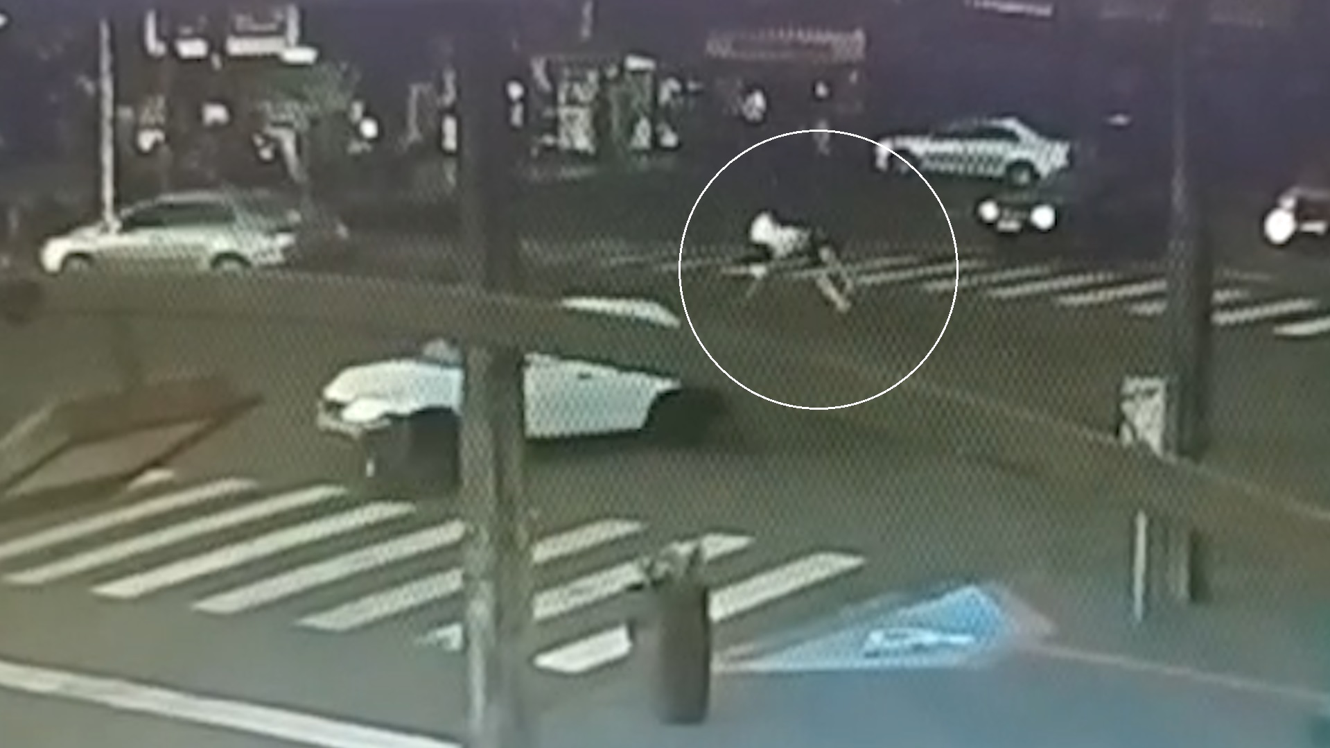 Novo ângulo de câmera mostra dinâmica de acidente entre carro e moto no Jardim Clarito, em Cascavel Novo ângulo de câmera mostra dinâmica de acidente entre carro e moto no Jardim Clarito, em Cascavel