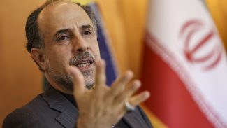 Embaixador do Irã: EUA evitam acordo e Trump se acha “rei do mundo