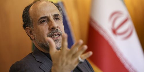 Embaixador do Irã: EUA evitam acordo e Trump se acha “rei do mundo”