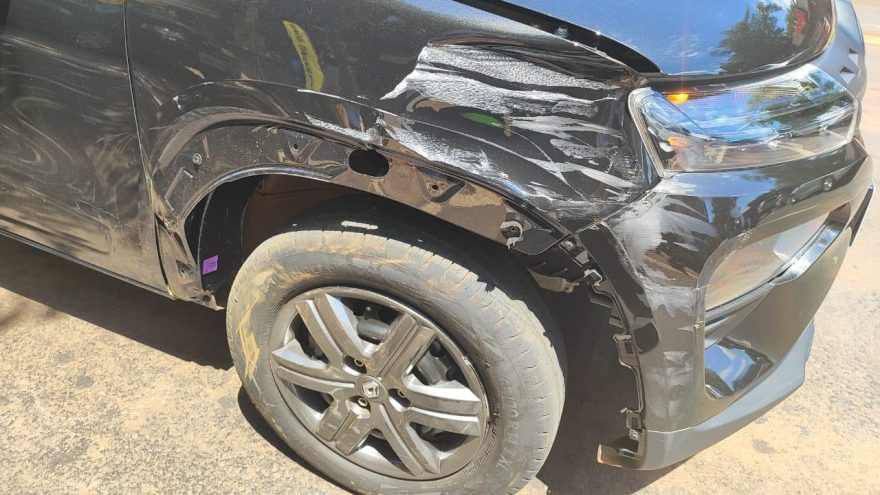 Acidente entre três carros é registrado na Avenida Brasil