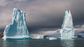 Estudo brasileiro alerta para degelo acelerado nas calotas polares