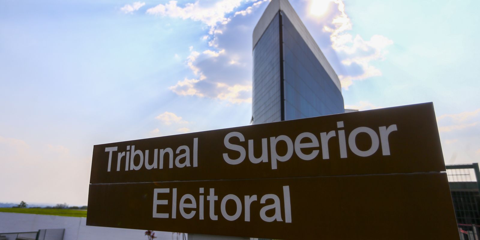 TSE aprova restrições para uso de IA nas eleições de outubro TSE aprova restrições para uso de IA nas eleições de outubro