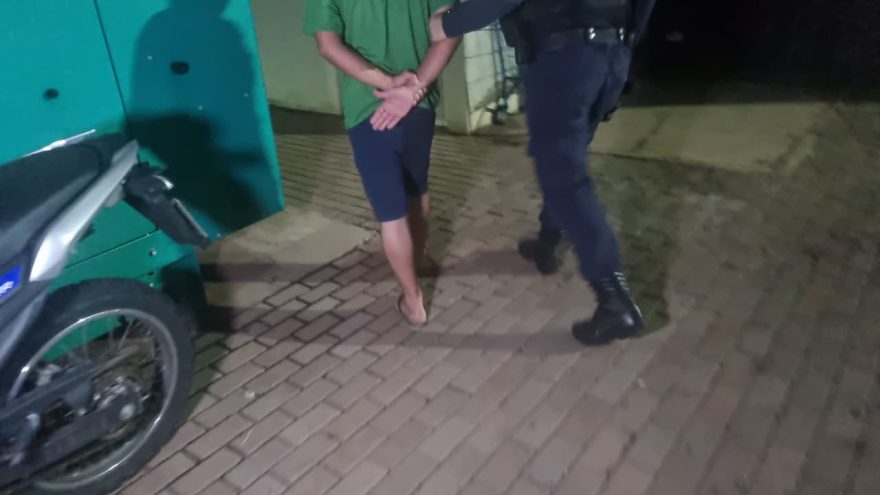 Homem com mandado em aberto é preso após denúncia de ameaça em Cascavel