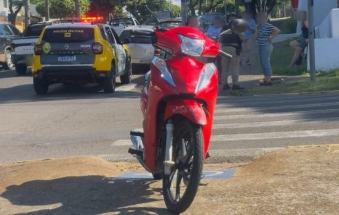 Motociclista fica ferida após acidente na Av. Parigot de Souza
