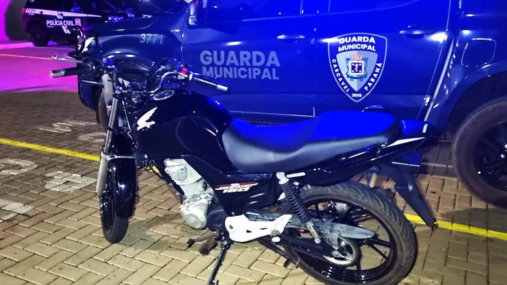 Entregador é rendido por criminosos armados e tem moto recuperada pela Guarda Municipal na Região Norte