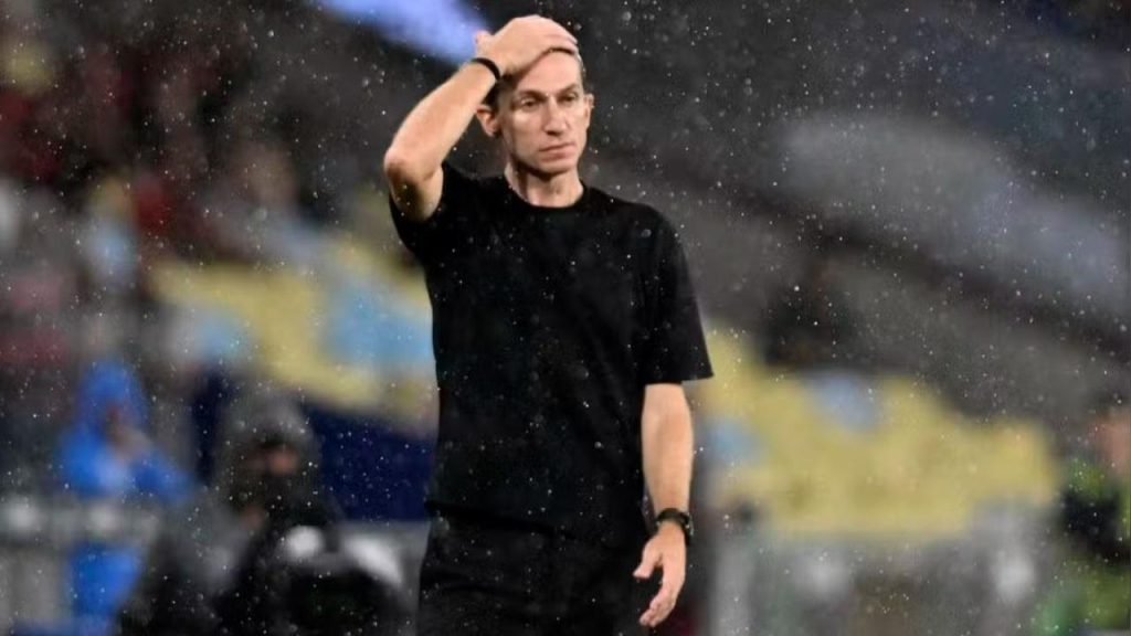 Campeão da América, do Brasileiro e vindo de um 8 a 0, Filipe Luís cai mesmo com pouco tempo à frente do Flamengo