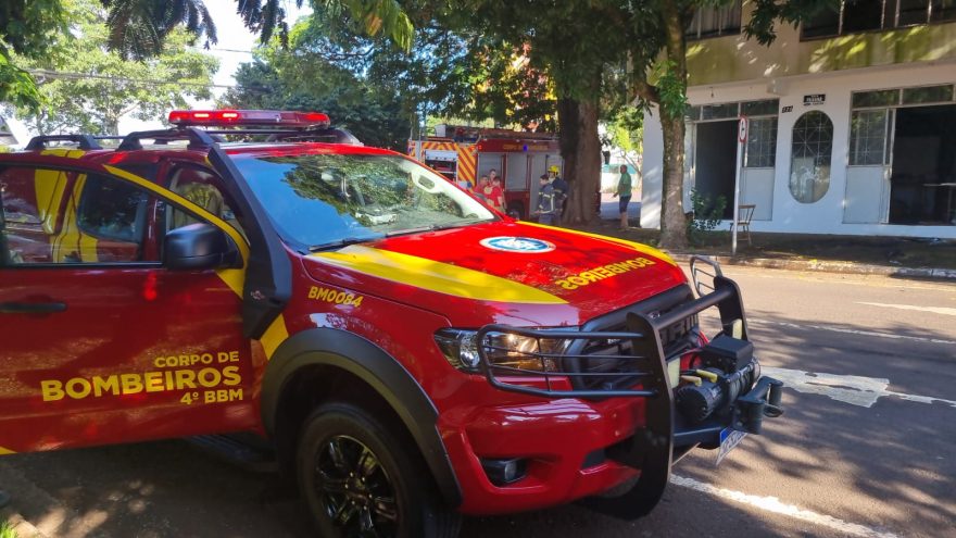 Curto-circuito provoca incêndio em empresa e ação rápida do proprietário impede desastre