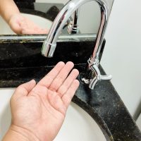 Moradores do bairro Brasília, em Cascavel, enfrentam falta de água neste domingo (29) Imagem referente a Moradores do bairro Brasília, em Cascavel, enfrentam falta de água neste domingo (29)